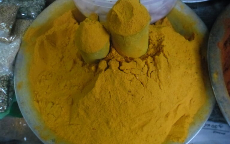 Cúrcuma deshidratada: el ingrediente dorado que transforma tus productos